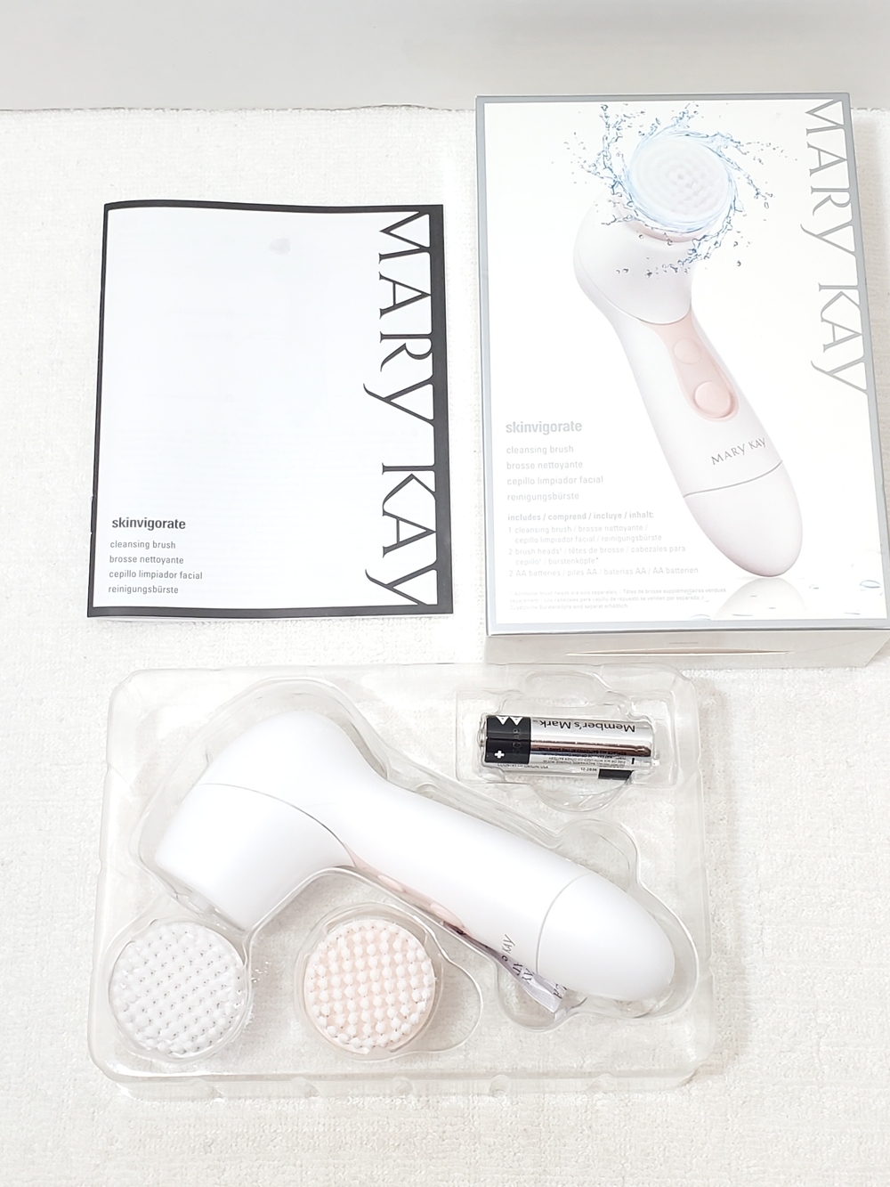 Mary Kay Skinvigorate Cleansing Brush Set New Open Box Complete Two AA Batteries